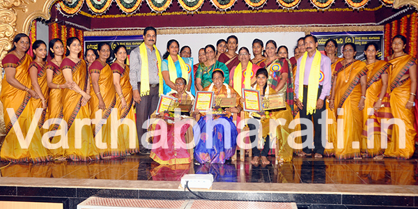 ಕಿನ್ನಿಗೋಳಿ: ಕಾಳಿಕಾಂಭ ಮಹಿಳಾ ವೃಂದದ ವತಿಯಿಂದ ನಡೆದ ಮಹಿಳಾ ದಿನಾಚರಣೆ